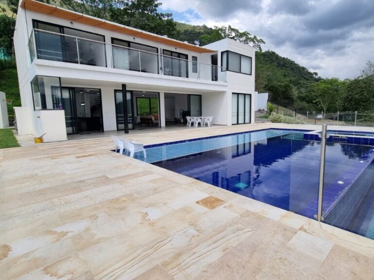 8 habitatges unifamiliars