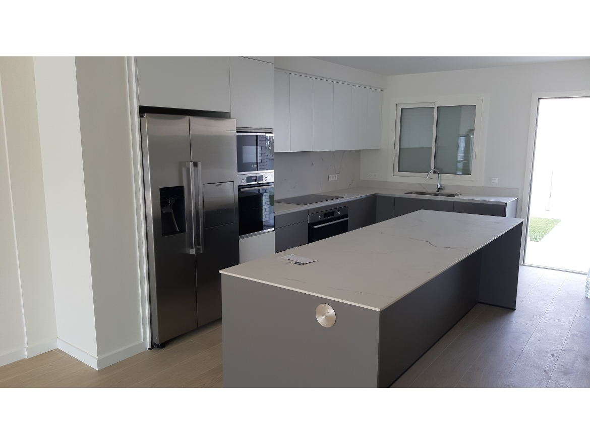 Oriol Pujol Mata, arquitecte. 9 habitatges unifamiliars en filera a Sitges