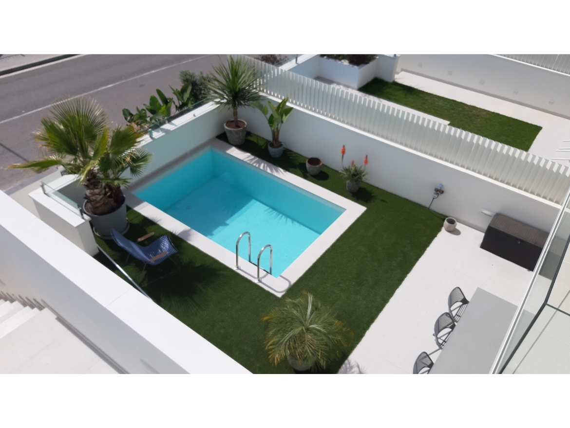 Oriol Pujol Mata, arquitecte. 9 habitatges unifamiliars en filera a Sitges