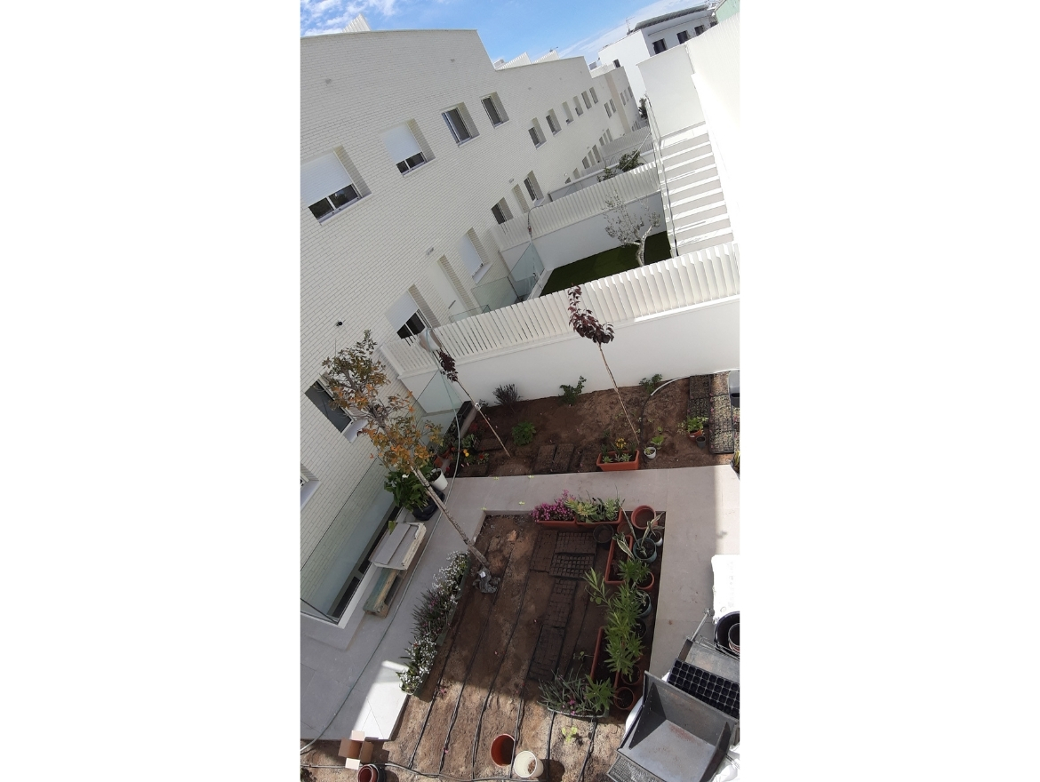 Oriol Pujol Mata, arquitecte. 9 habitatges unifamiliars en filera a Sitges