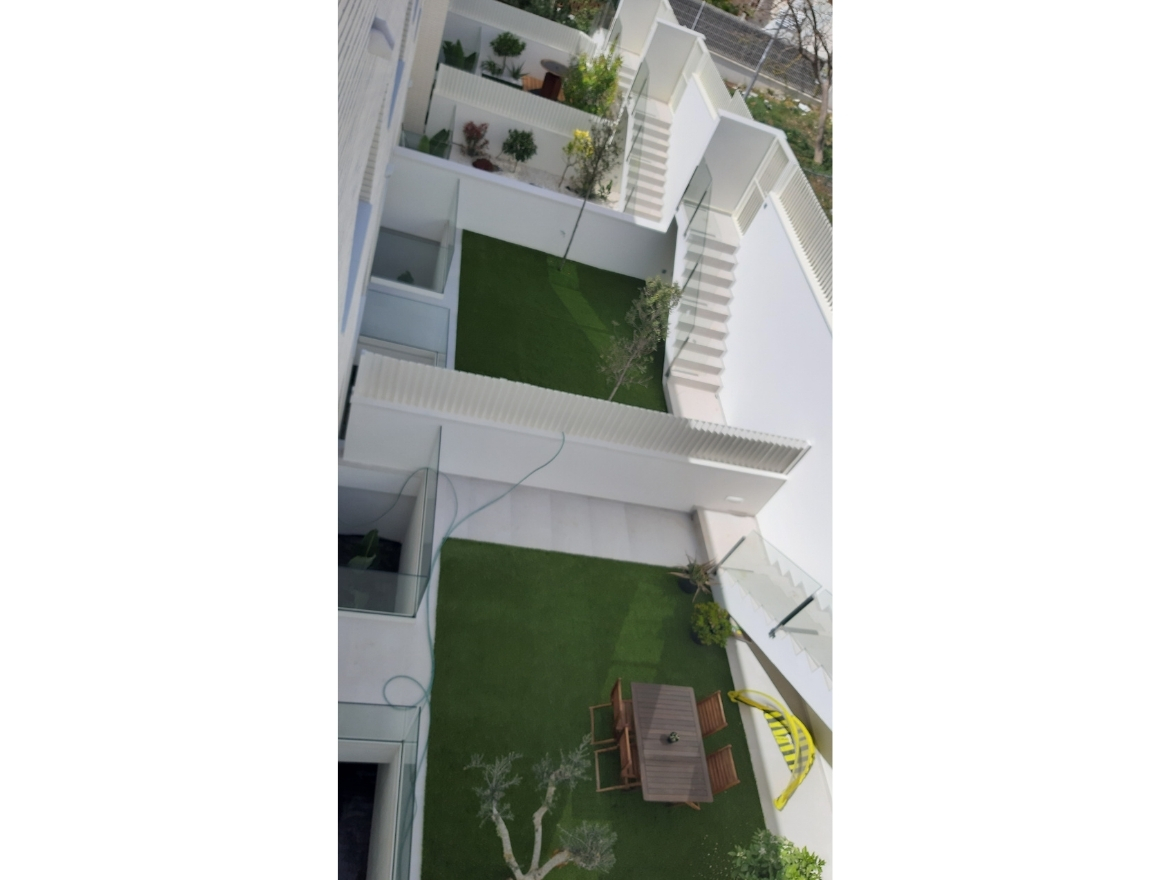 Oriol Pujol Mata, arquitecte. 9 habitatges unifamiliars en filera a Sitges