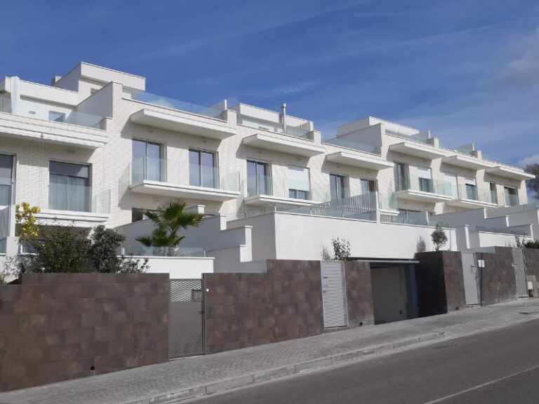 9 habitatges unifamiliars en filera