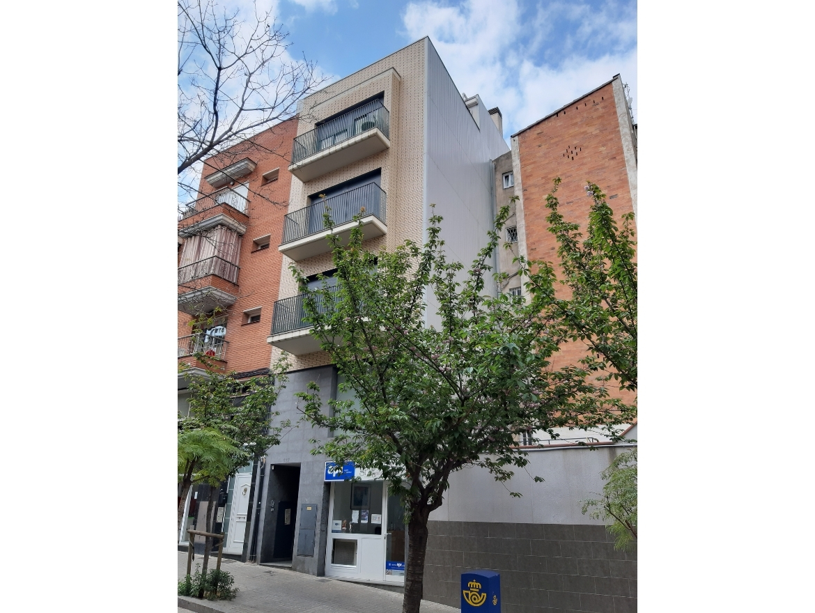 Oriol Pujol Mata, arquitecte. Edifici plurifamilia 3 habitatges i local comercial Viladrosa.