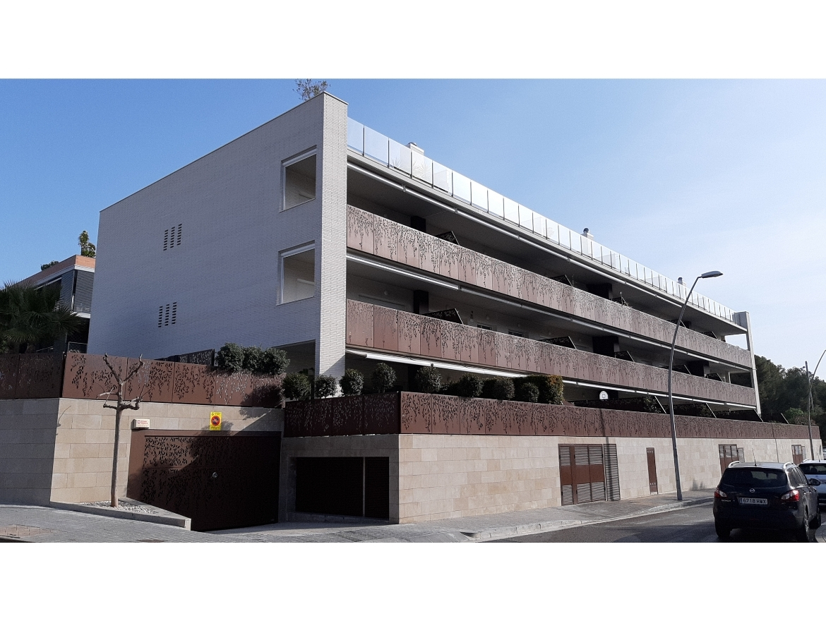 Oriol Pujol Mata, arquitecte. Edifici plurifamiliar 18 habitatges Sitges