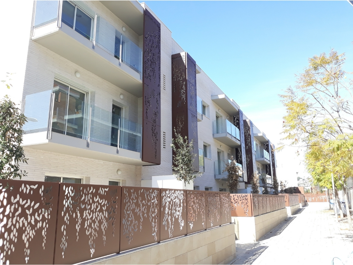 Oriol Pujol Mata, arquitecte. Edifici plurifamiliar 18 habitatges Sitges