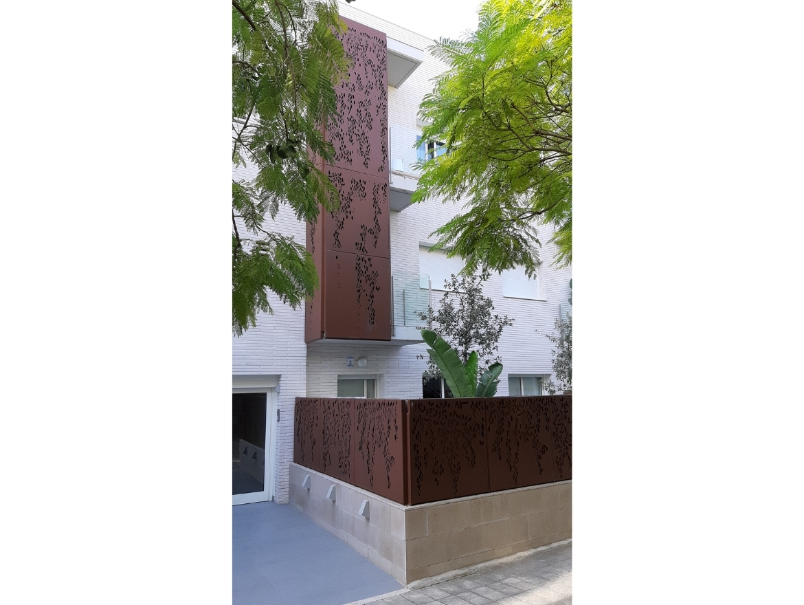 Oriol Pujol Mata, arquitecte. Edifici plurifamiliar 18 habitatges Sitges