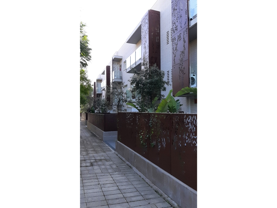 Oriol Pujol Mata, arquitecte. Edifici plurifamiliar 18 habitatges Sitges