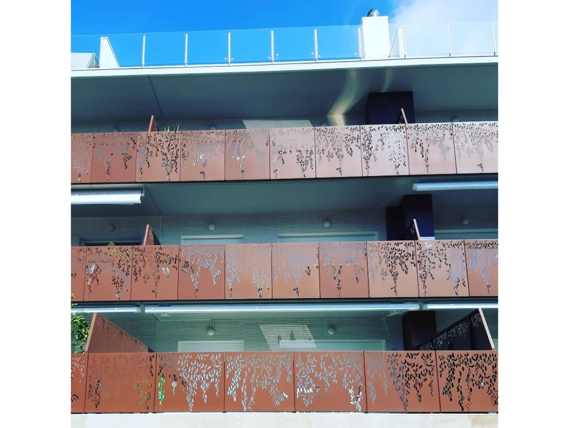 Oriol Pujol Mata, arquitecte. Edifici plurifamiliar 18 habitatges Sitges