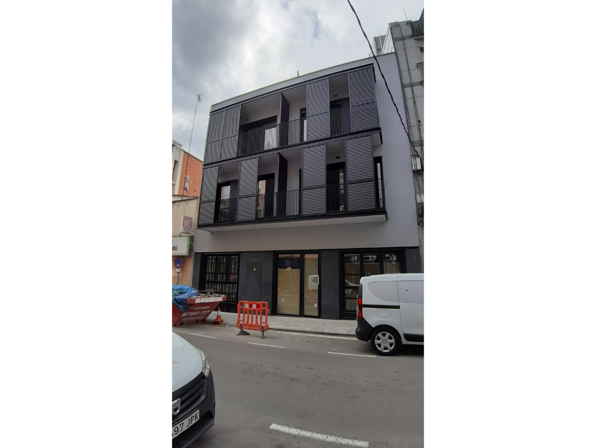 Oriol Pujol Mata, arquitecte. Edifici plurifamiliar 6 habitatges i 2 locals a Sant Boi de Llobregat