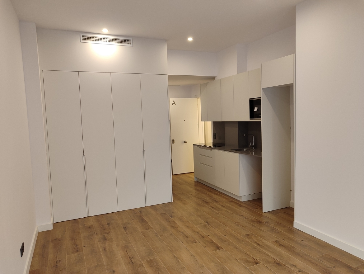 Oriol Pujol Mata, arquitecte. Edifici plurifamiliar 6 habitatges i 2 locals a Sant Boi de Llobregat