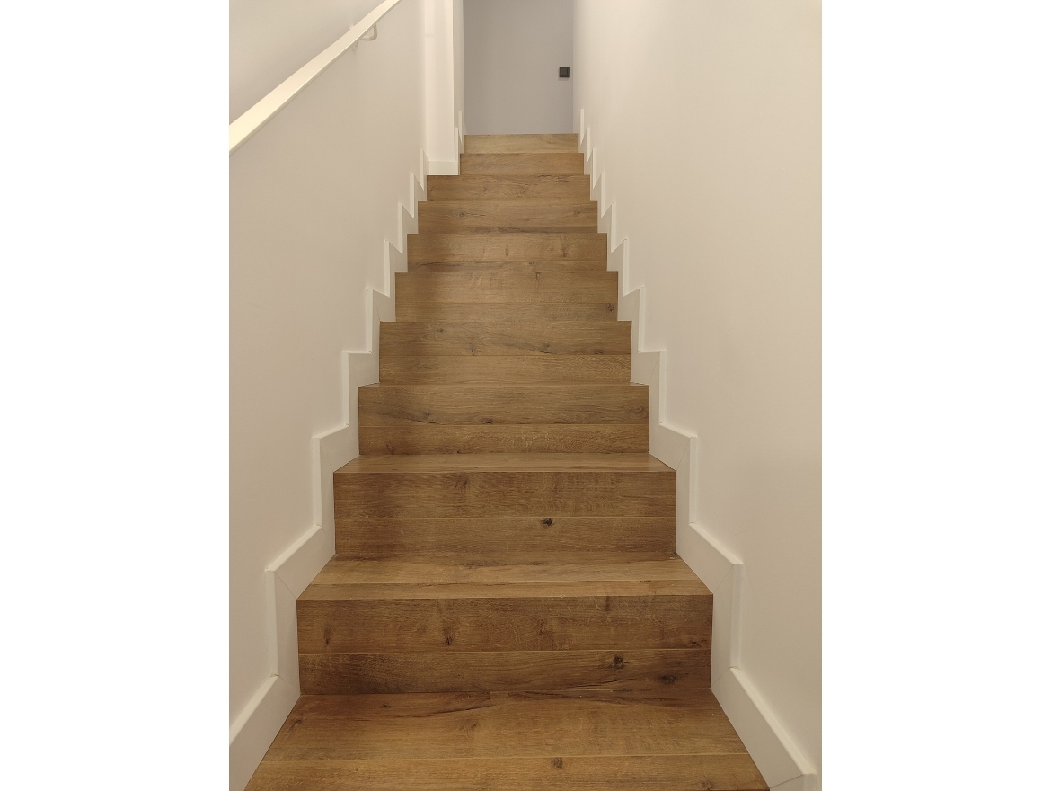 Oriol Pujol Mata, arquitecte. Edifici plurifamiliar 6 habitatges i 2 locals a Sant Boi de Llobregat