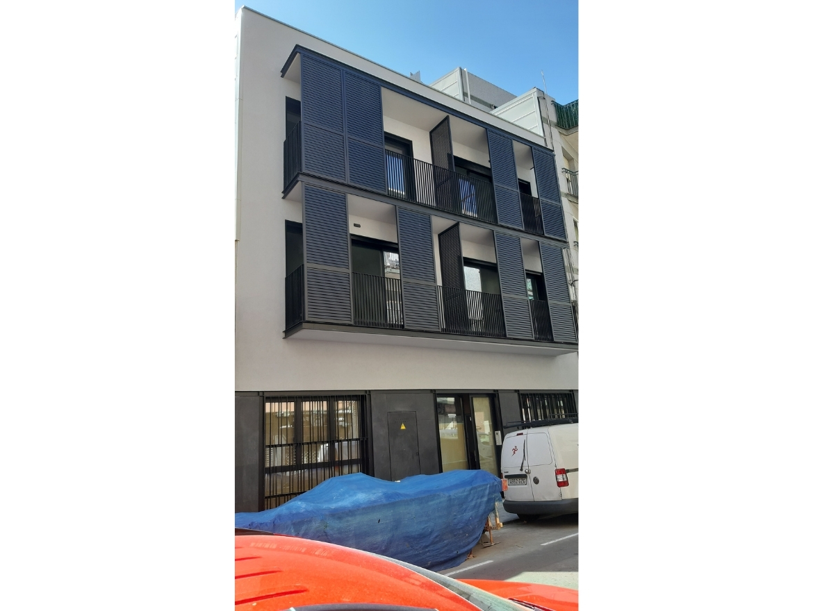 Oriol Pujol Mata, arquitecte. Edifici plurifamiliar 6 habitatges i 2 locals a Sant Boi de Llobregat