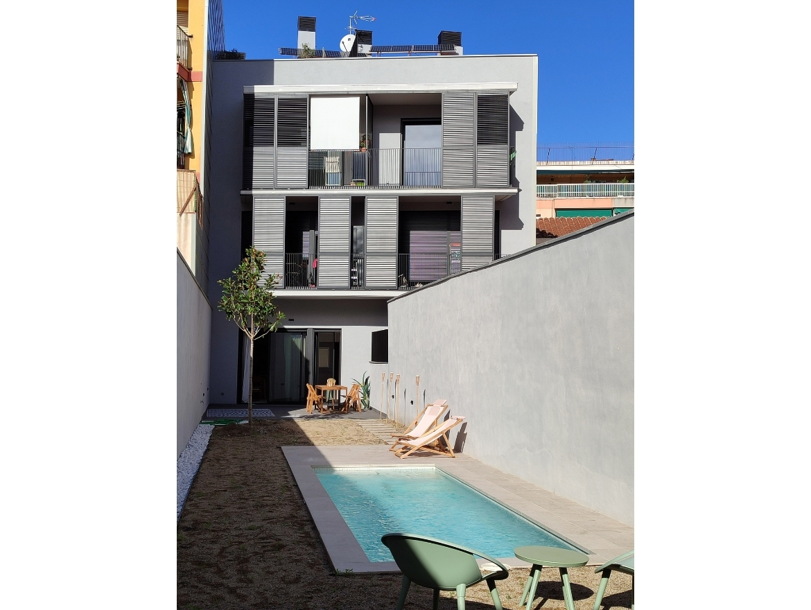 Oriol Pujol Mata, arquitecte. Edifici plurifamiliar 6 habitatges i 2 locals a Sant Boi de Llobregat