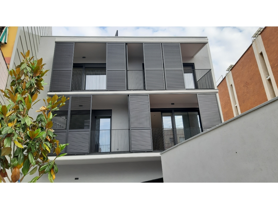 Oriol Pujol Mata, arquitecte. Edifici plurifamiliar 6 habitatges i 2 locals a Sant Boi de Llobregat