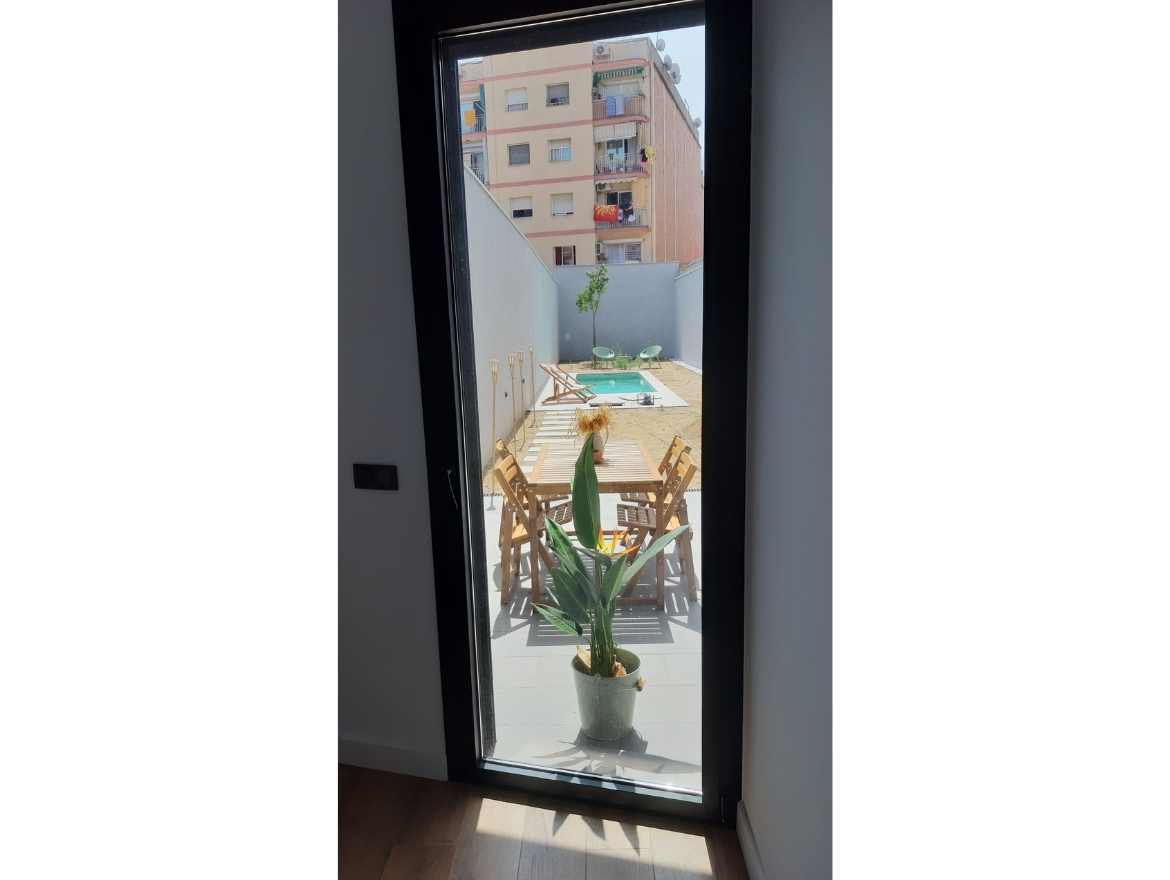 Oriol Pujol Mata, arquitecte. Edifici plurifamiliar 6 habitatges i 2 locals a Sant Boi de Llobregat