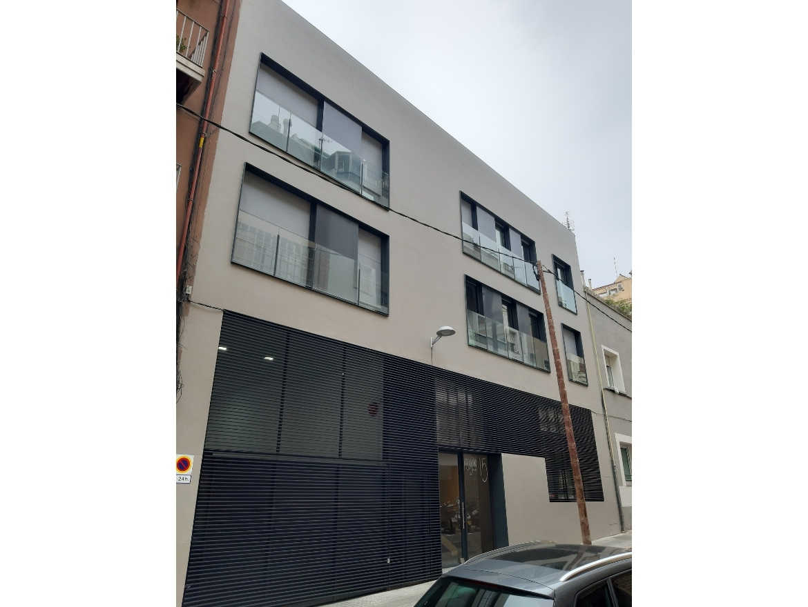 Oriol Pujol Mata, arquitecte. Edifici plurifamiliar 6 habitatges i aparcament Regas