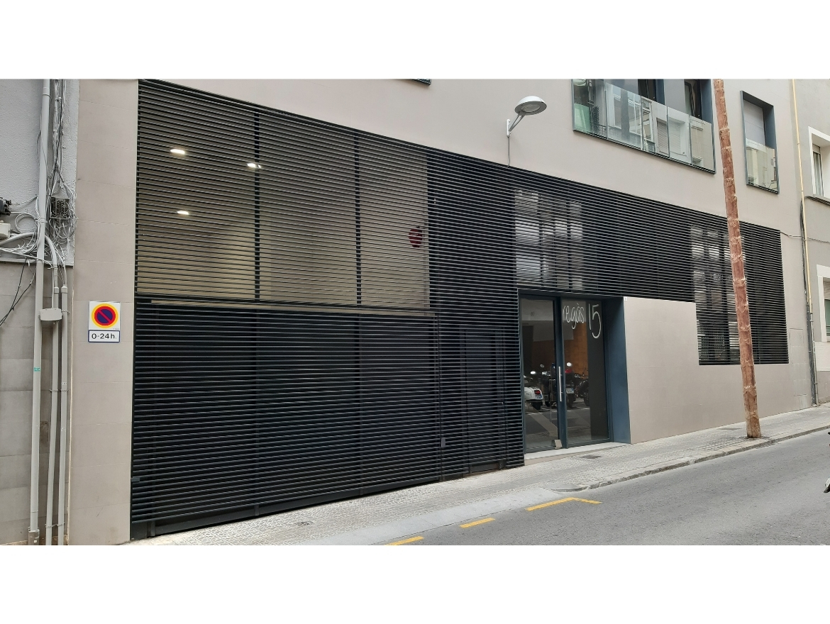 Oriol Pujol Mata, arquitecte. Edifici plurifamiliar 6 habitatges i aparcament Regas