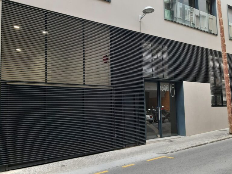 Edifici plurifamiliar de 6 habitatges i aparcament