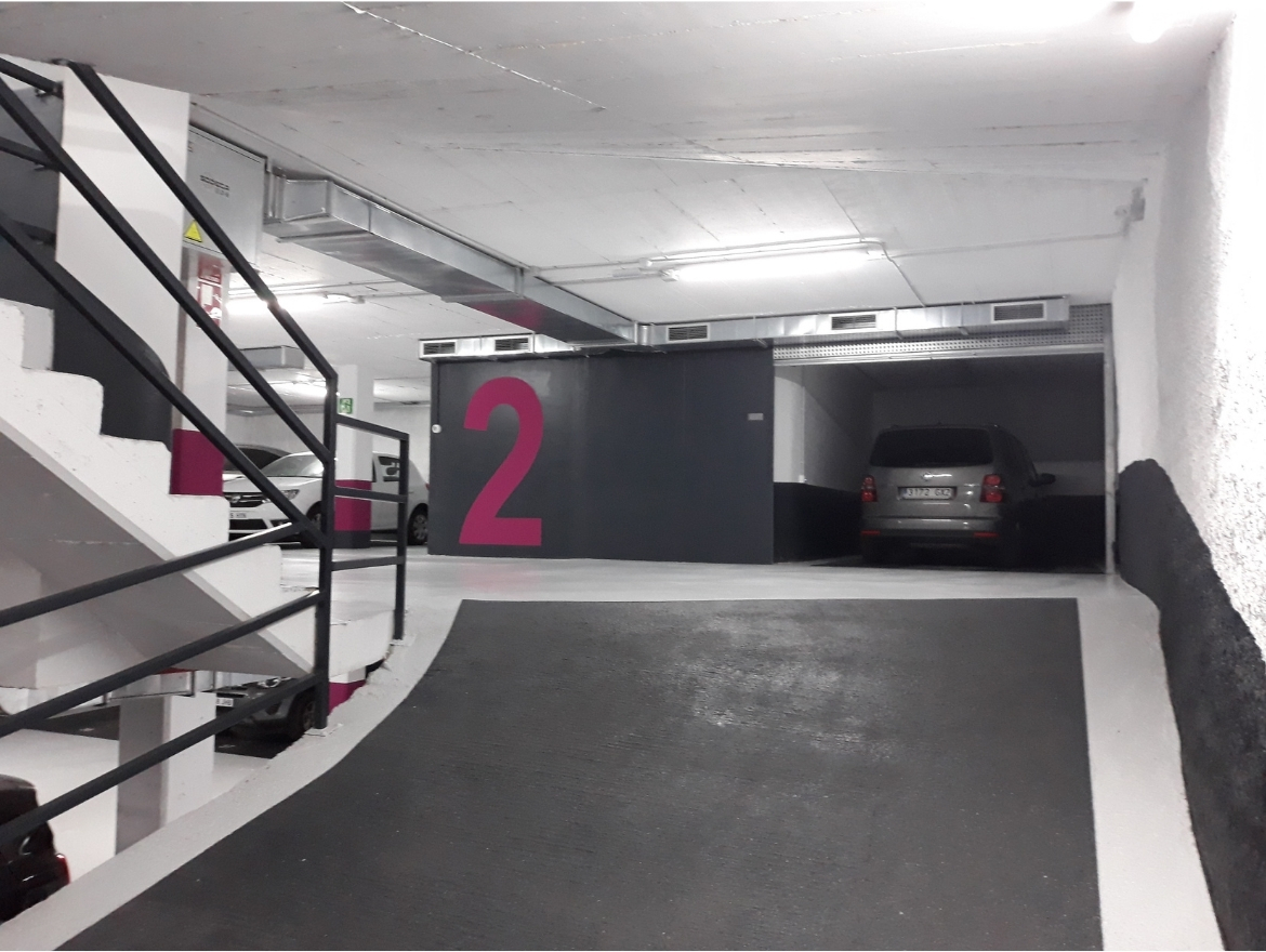 Oriol Pujol Mata, arquitecte. Edifici plurifamiliar 6 habitatges i aparcament Regas