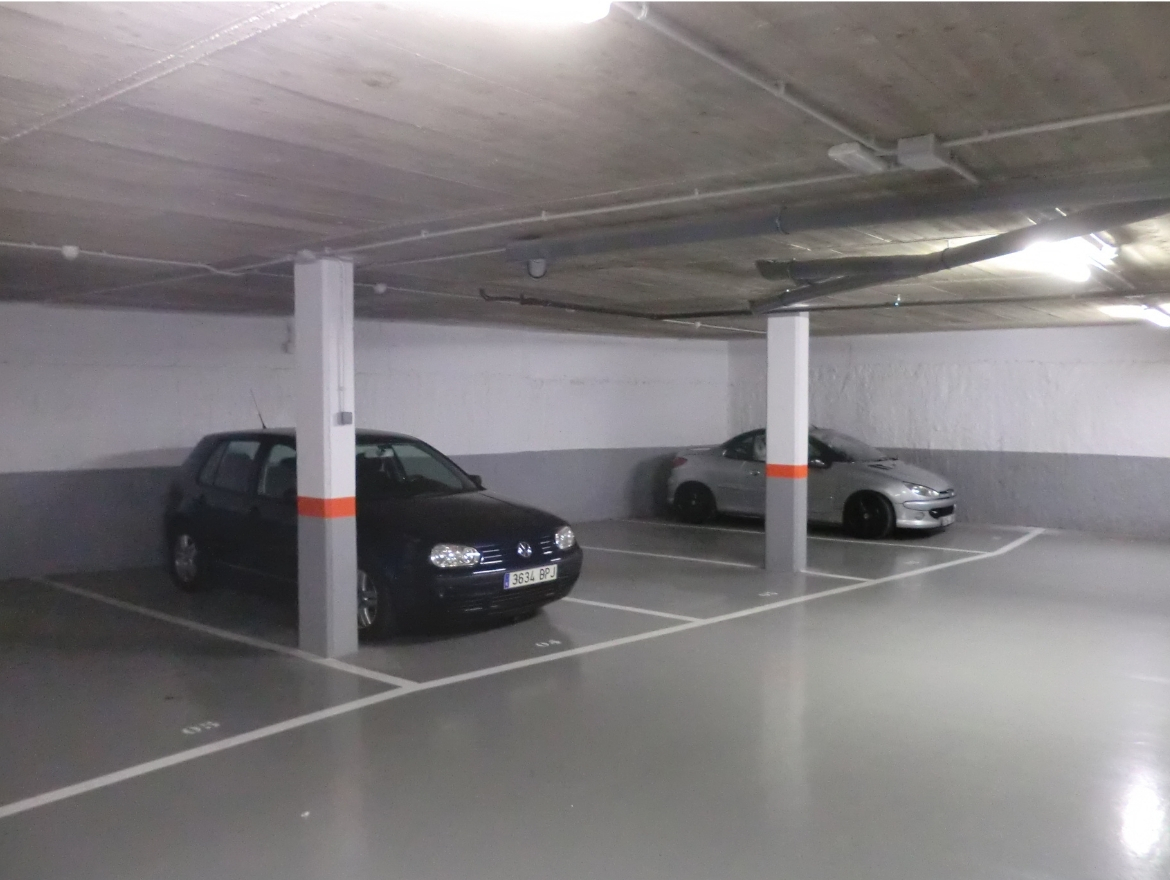 Oriol Pujol Mata, arquitecte. Edifici plurifamiliar de 7 habitatges i aparcament Rambla Muntanya