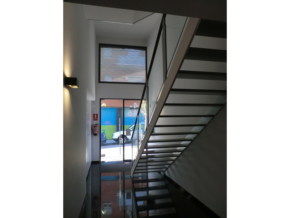 Oriol Pujol Mata, arquitecte. Edifici plurifamiliar de 7 habitatges i aparcament Rambla Muntanya