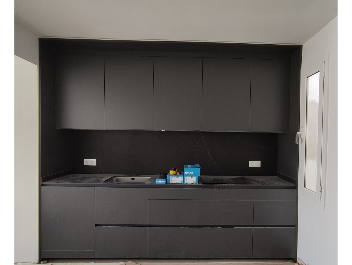 Oriol Pujol Mata, arquitecte. Reforma interior 4 habitatges i reconversió en dos