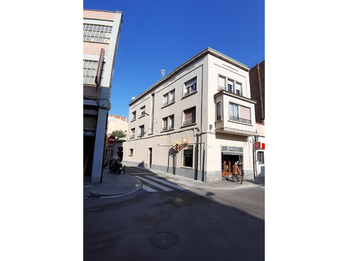 Oriol Pujol Mata, arquitecte. Rehabilitació de dos edificis a l'Hospitalet.