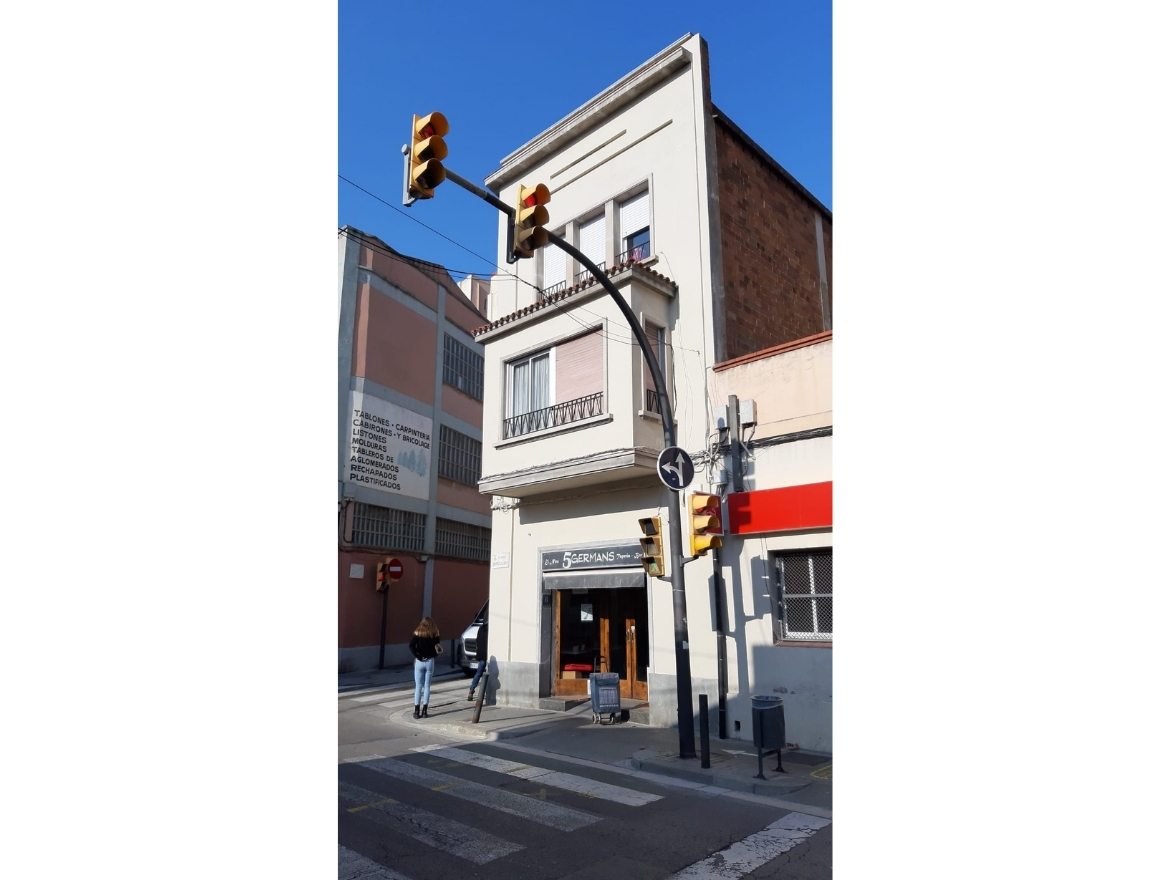 Oriol Pujol Mata, arquitecte. Rehabilitació de dos edificis a l'Hospitalet.