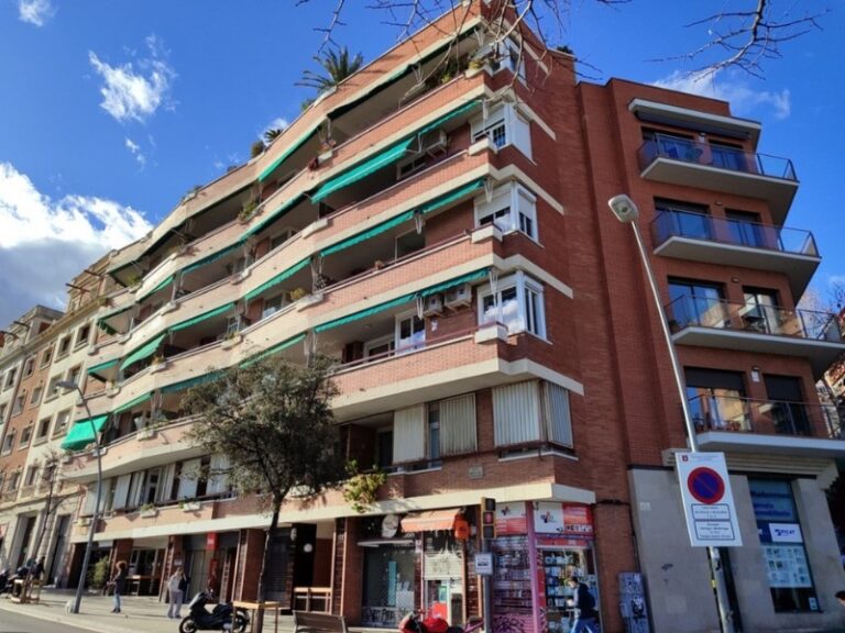 Rehabilitació de façana i reparacions puntuals a un edifici