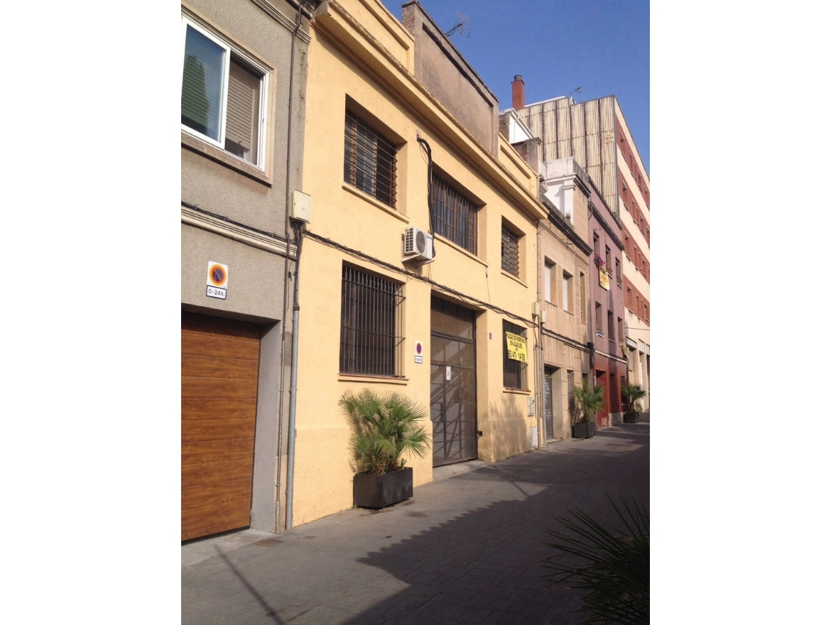 Oriol Pujol Mata, arquitecte. Rehabilitació edifici i canvi d'us a oficines Passatge Redemptor